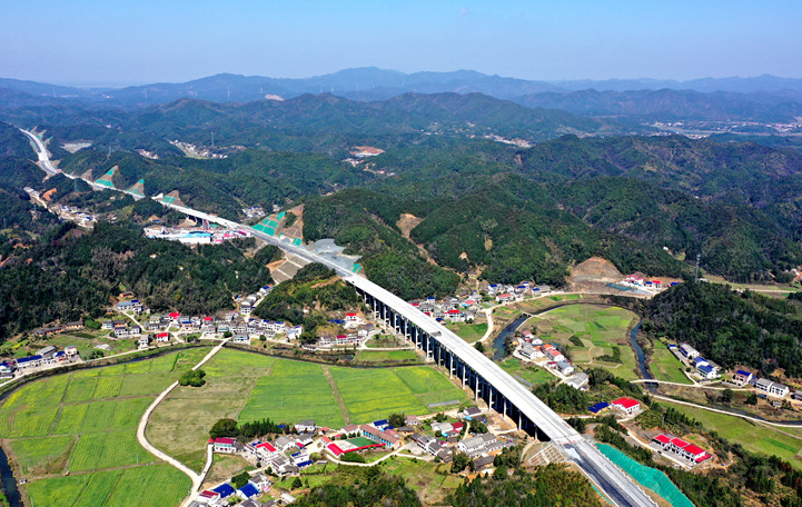 手拉葫芦参与古家洞大桥建设